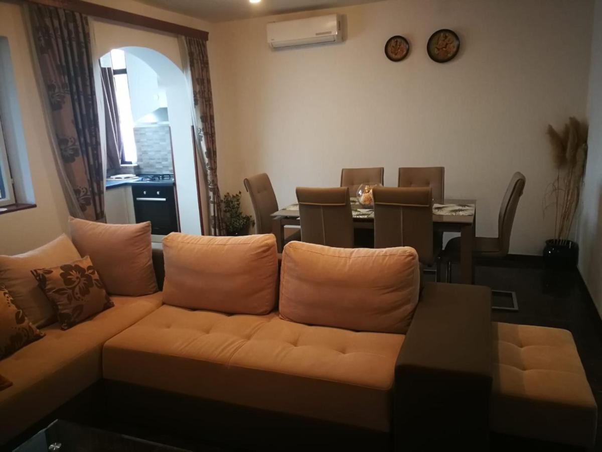 Apartment Dalmatini Tar-Vabriga Eksteriør billede